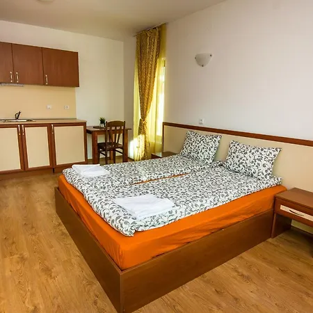 La Pierre Apartment
