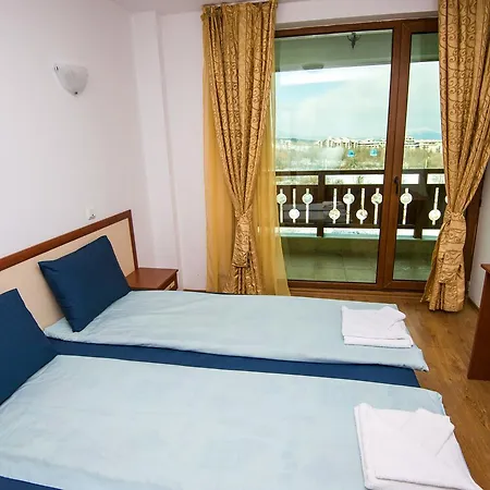 La Pierre Apartment *